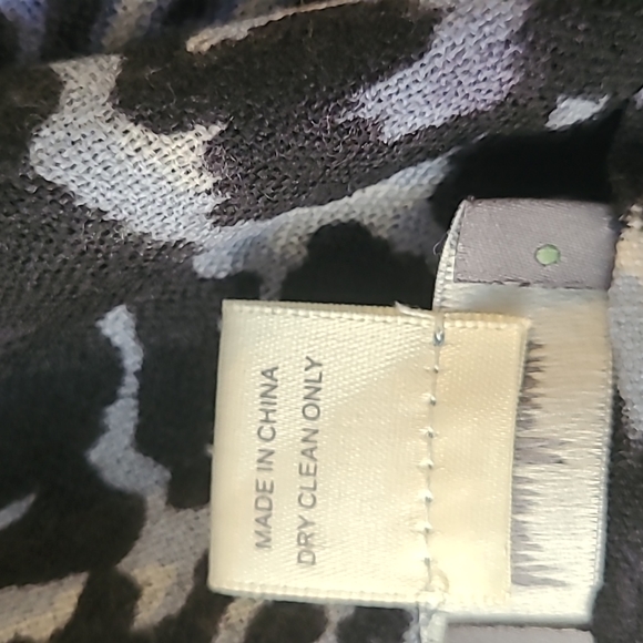 Neiman Marcus Merino Wool Scarf - Picture 4 of 10